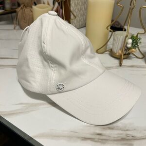 GAIAM White Athletic Cap